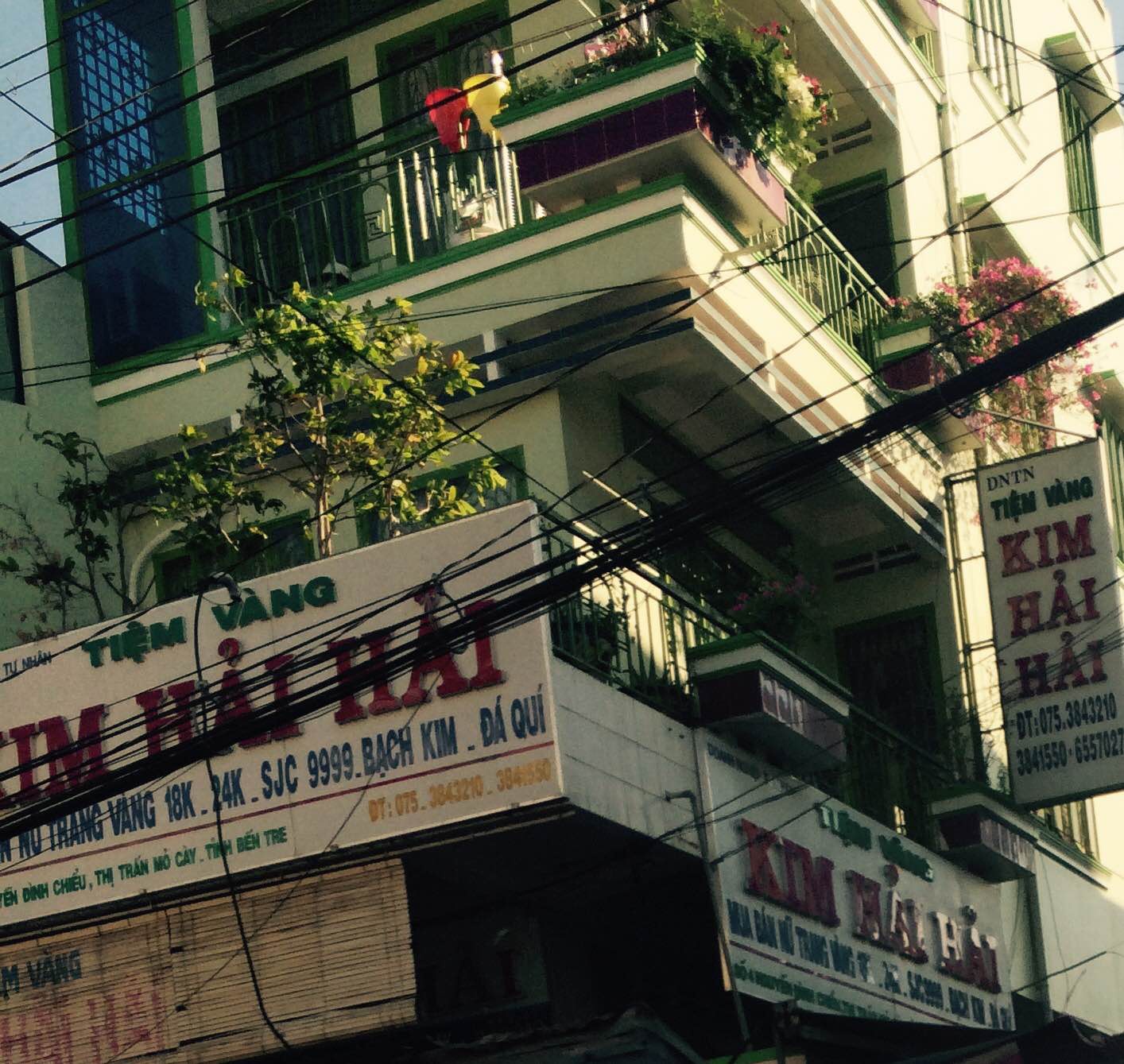 Trom cat khoa tiem vang anh 1