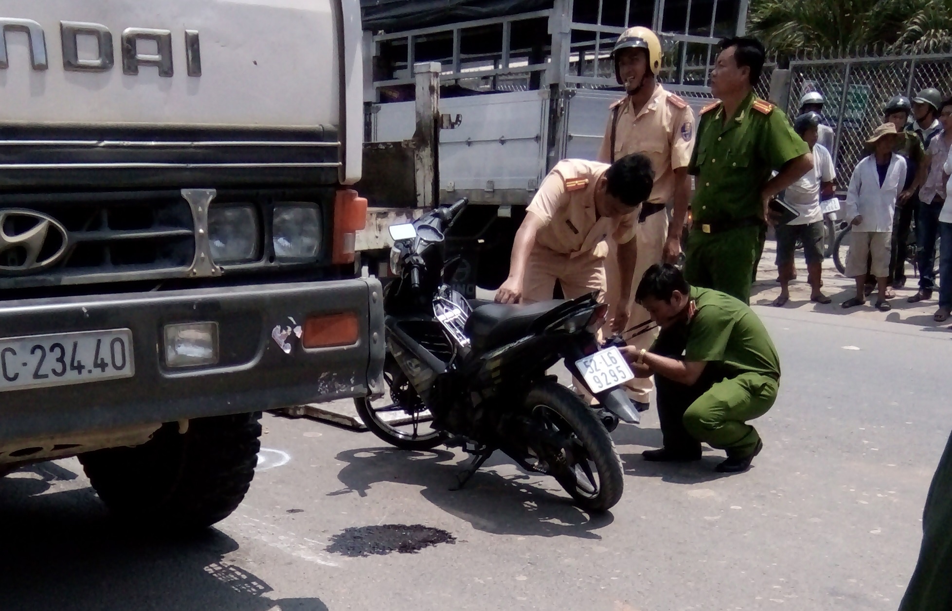 Hung than xe ben can chet thieu uy cong an hinh anh