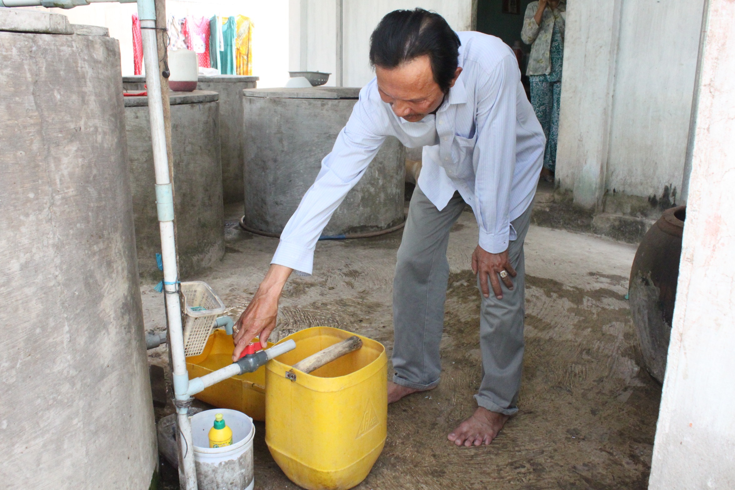 Nghin nguoi dan ben song Vam Co Dong kho khat hinh anh