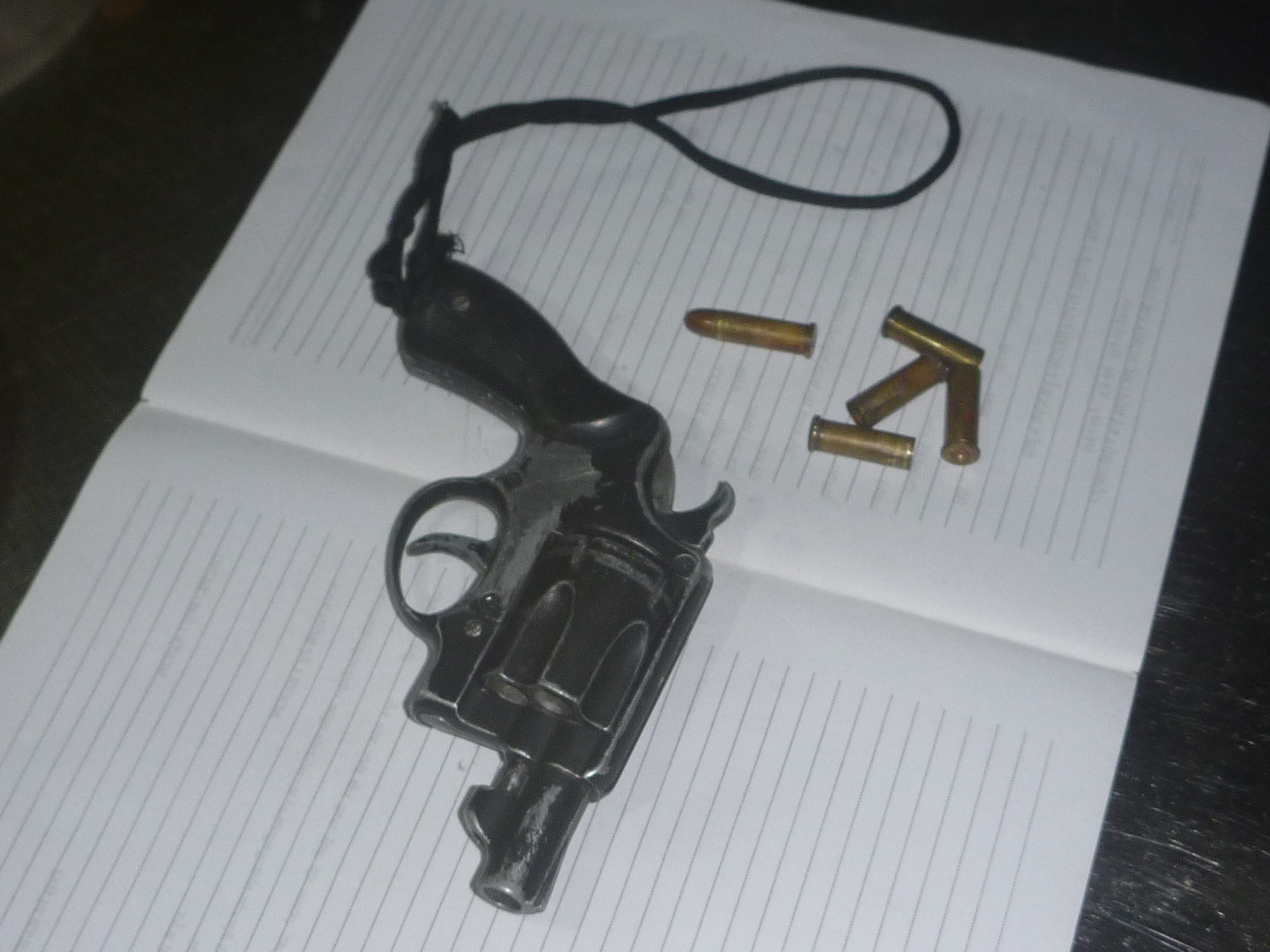 trom no 5 phat sung vao nguoi truy duoi anh 2