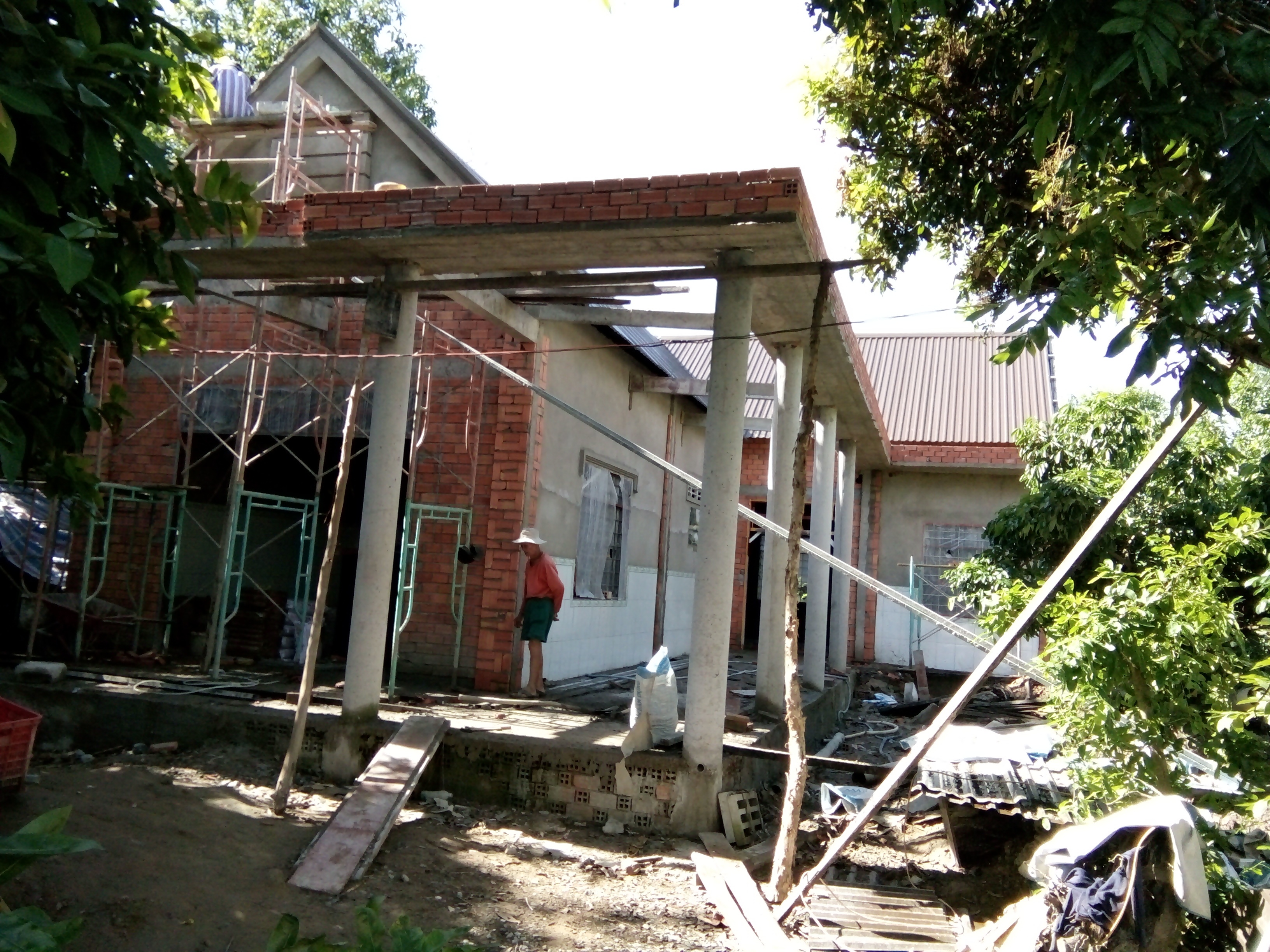 Thu hồi tiền hỗ trợ nhà tình nghĩa của người thân bí thư xã ảnh 2 Thu hoi tien ho tro nha tinh nghia cua nguoi than bi thu xa anh 2