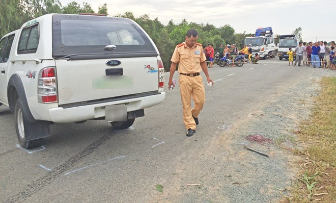 Be gai 7 tuoi bi oto tong vang gan 5 m hinh anh