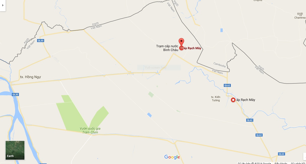 Be trai gao khoc goi ten cha tren chiec xuong ba la troi giua song anh 1