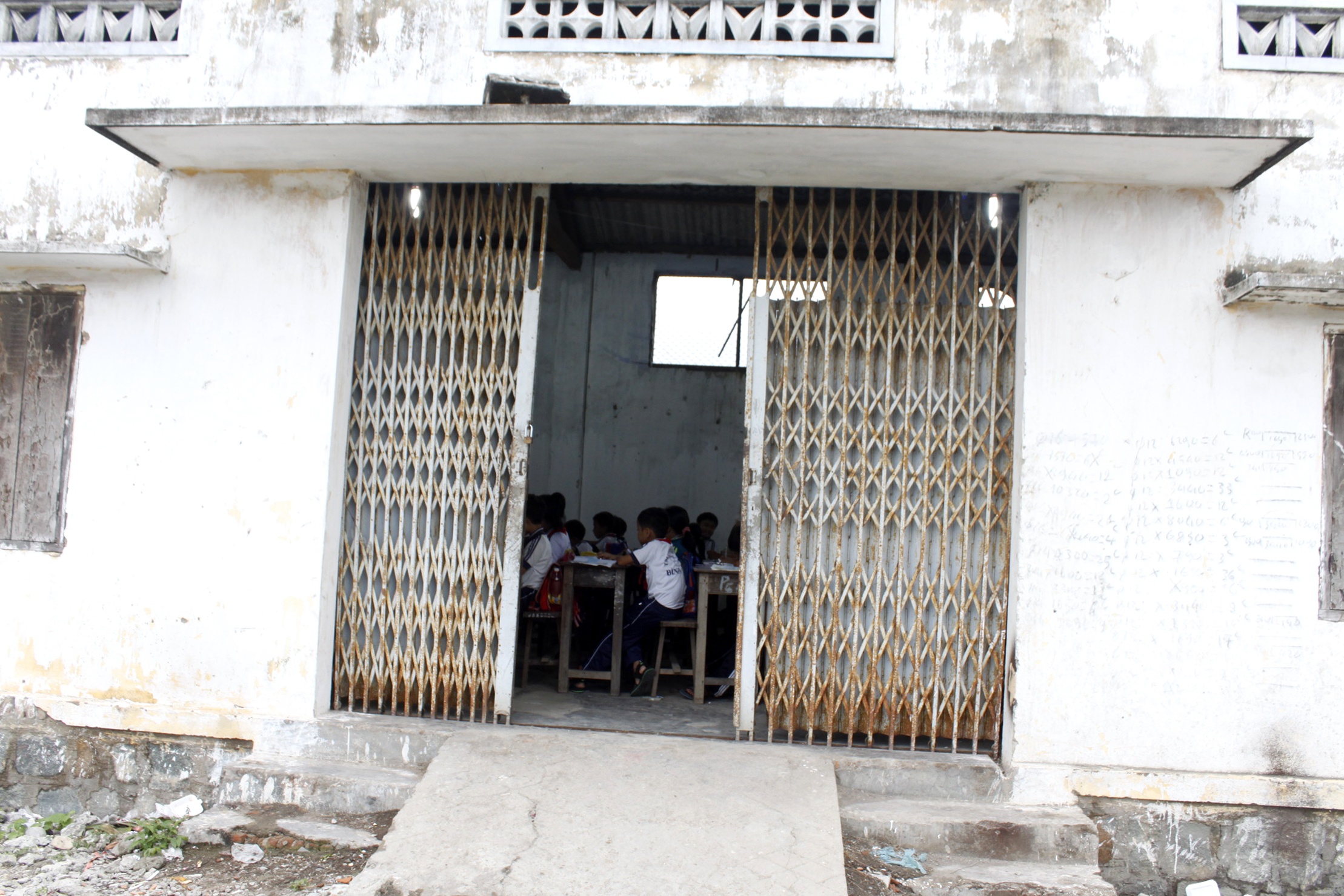 Ngoi hoc trong kho chua lua cua hop tac xa hinh anh