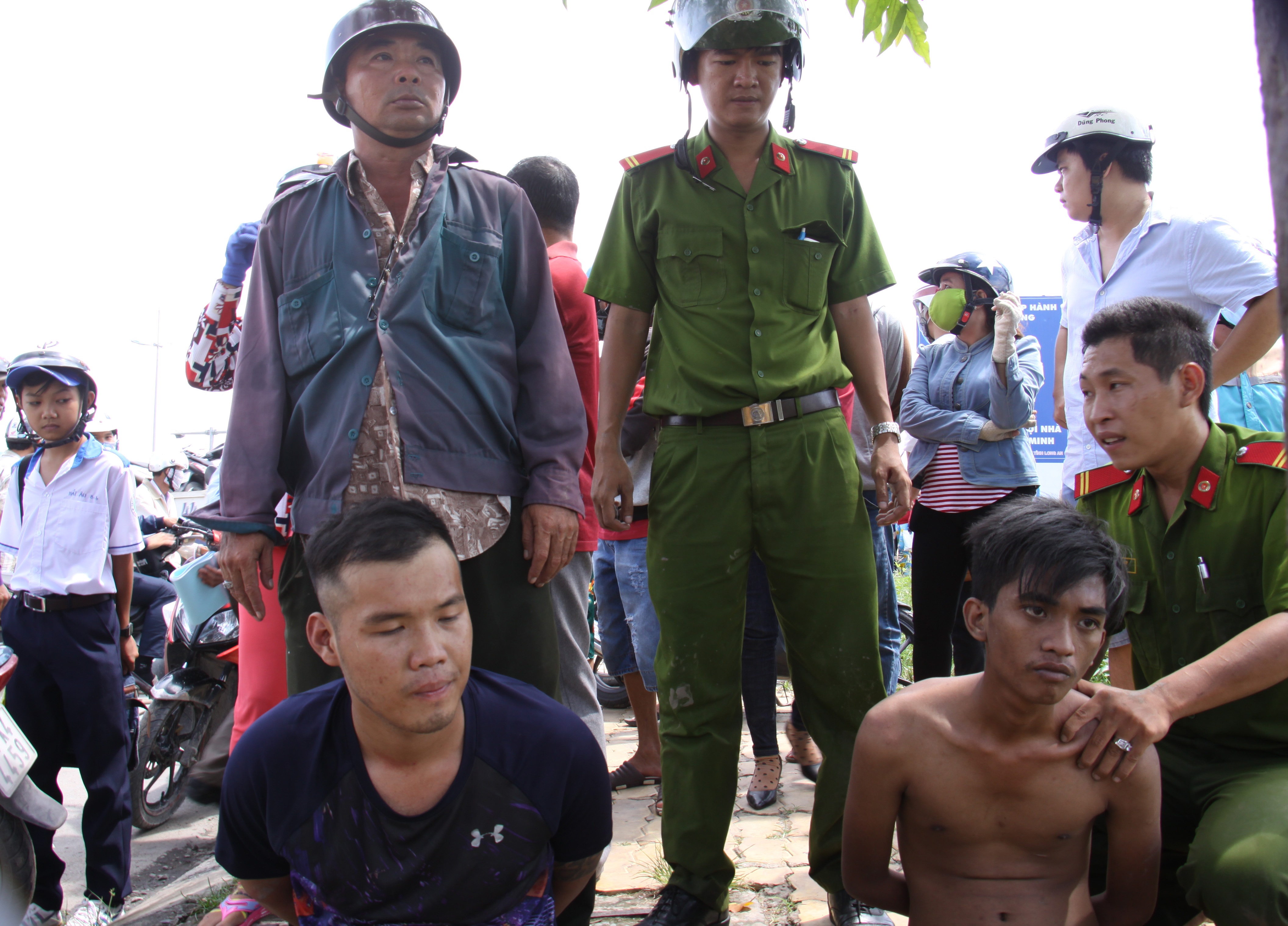 Tom gon 2 ten cuop chay tron trong cao toc Trung Luong anh 1