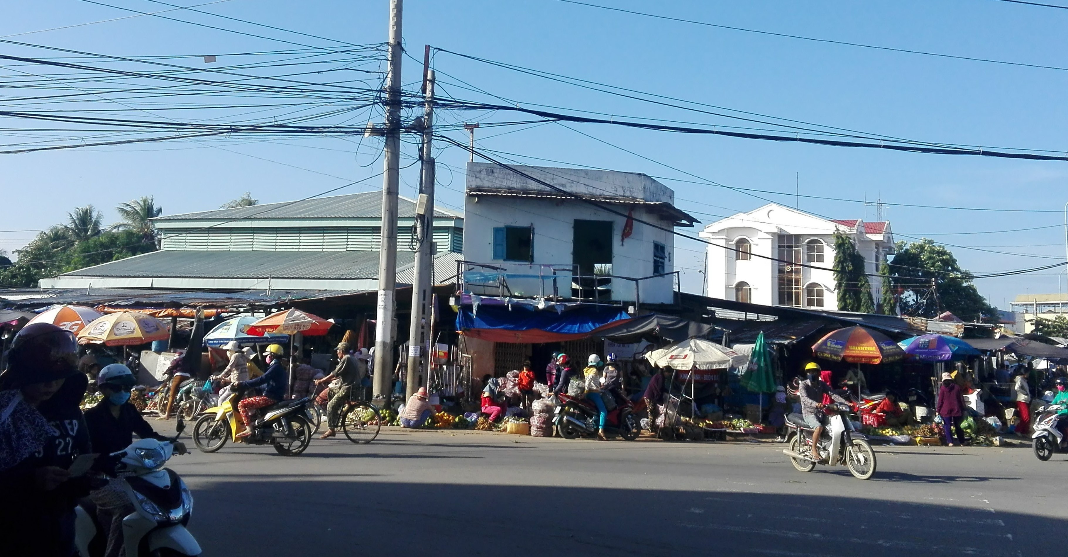 Ninh Thuan quyet dong cua cho dau moi nong san Tan Tai hinh anh