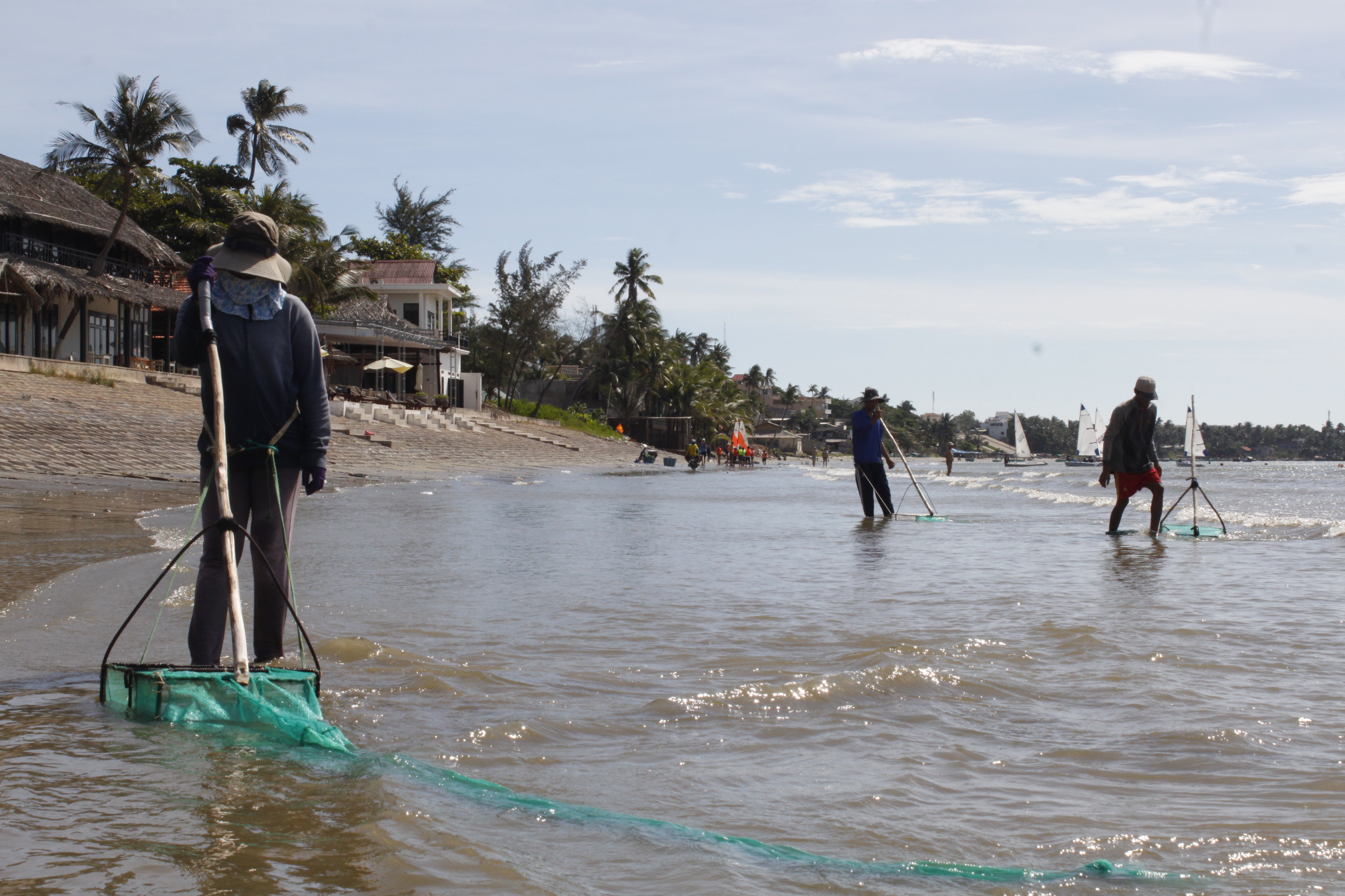 Ngu dan Binh Thuan cao chang chang giua khu du lich Mui Ne hinh anh
