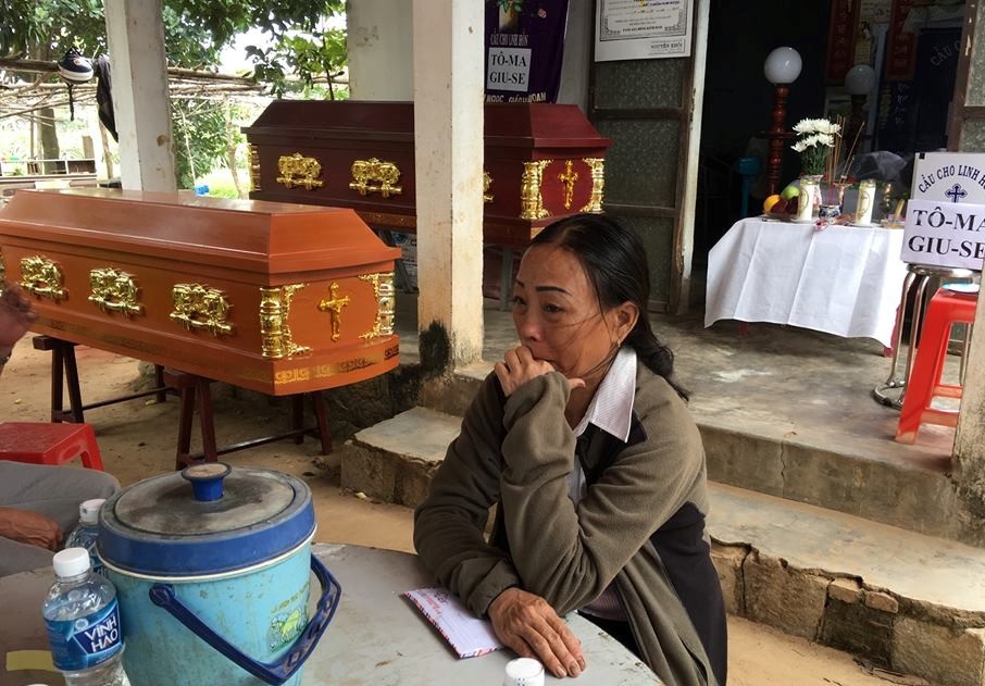 3 em nhỏ chết đuối,  tang thương trên xóm nghèo chiều cuối năm ảnh 1 3 em nho chet duoi,  tang thuong tren xom ngheo chieu cuoi nam anh 1