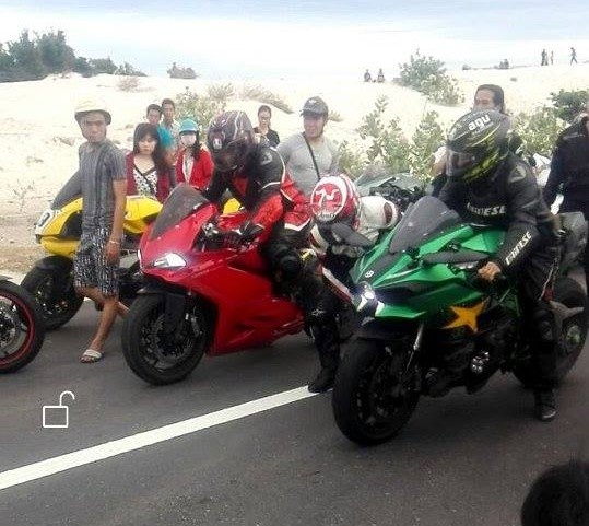 Dua moto 'khung' trai phep gay tai nan o Binh Thuan hinh anh