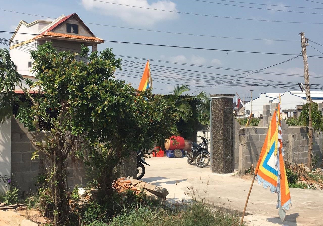 Mẹ cùng con trai 7 tháng tuổi treo cổ trong nhà vệ sinh ở Bình Thuận ảnh 1 Me cung con trai 7 thang tuoi treo co trong nha ve sinh o Binh Thuan anh 1