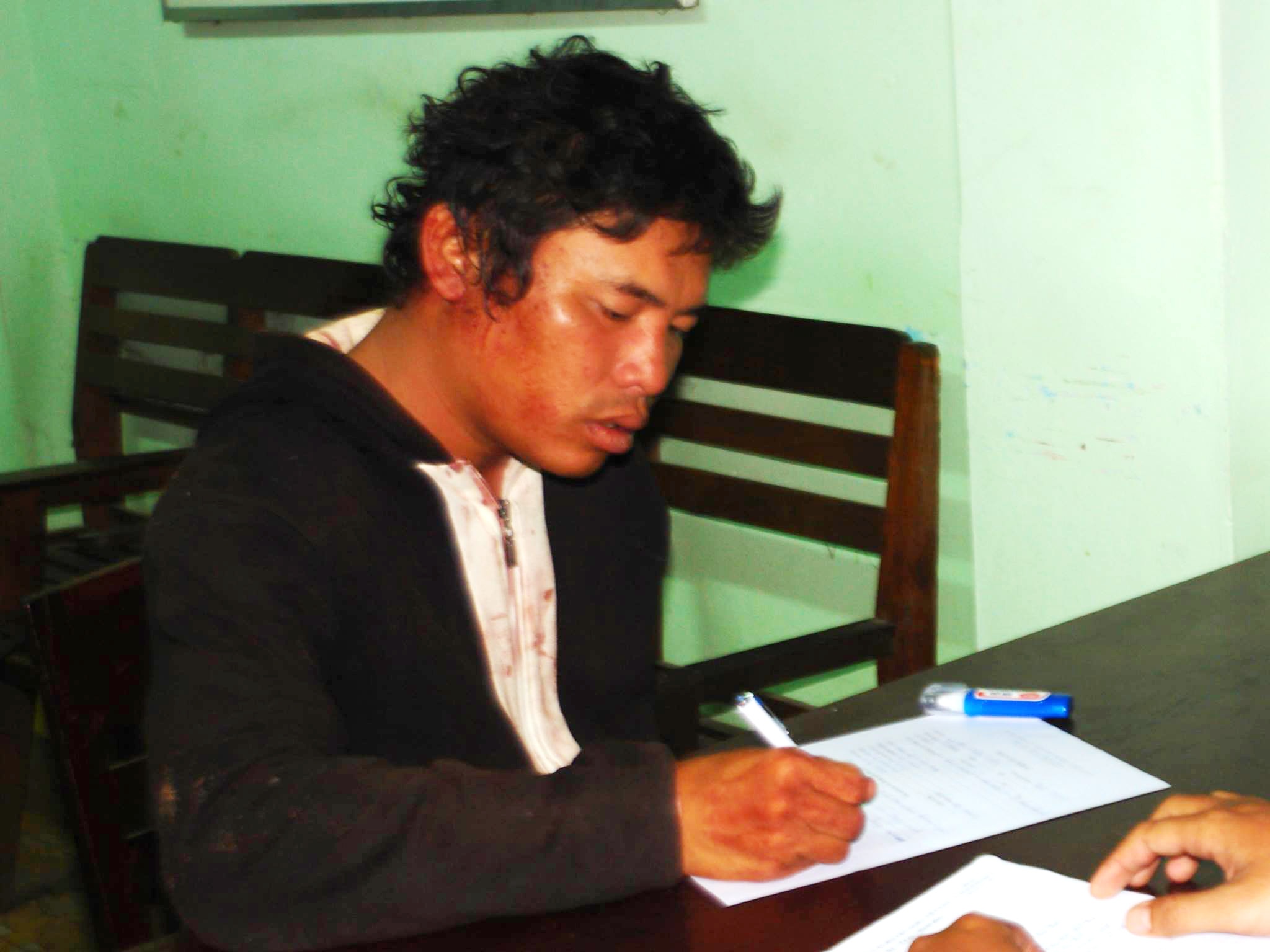 Chong cam dao di tim vo roi dam chet anh re hinh anh