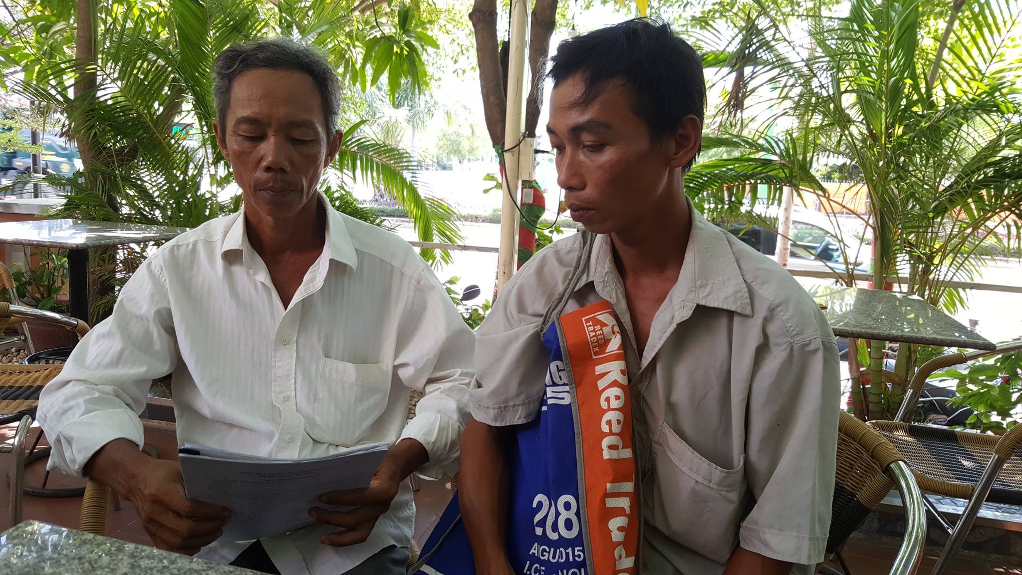 Truong thon bi de nghi truy to toi nhan hoi lo hinh anh