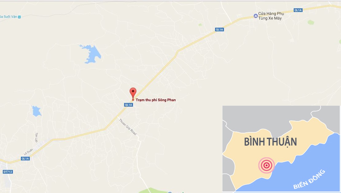 Xe tai cho ca gay tai nan lien hoan roi lat ngang duoi ruong anh 2