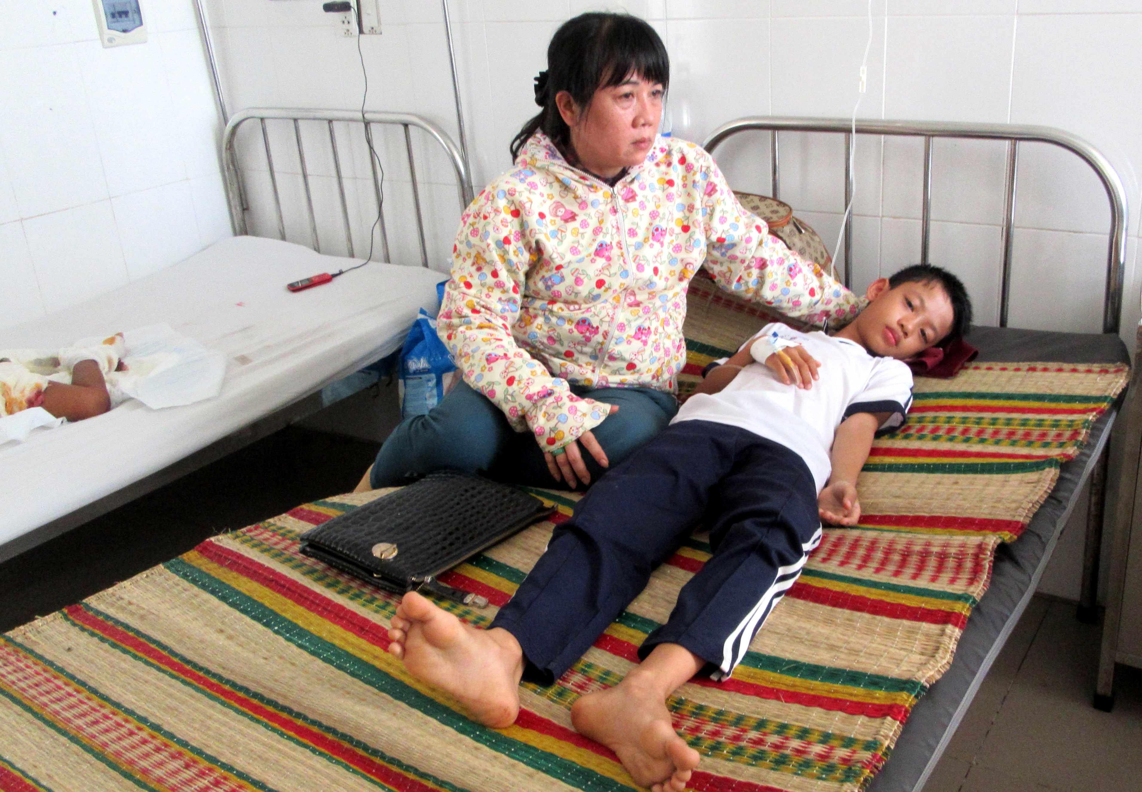 hai mẹ con bị điện giật thương vong ảnh 1 hai me con bi dien giat thuong vong anh 1