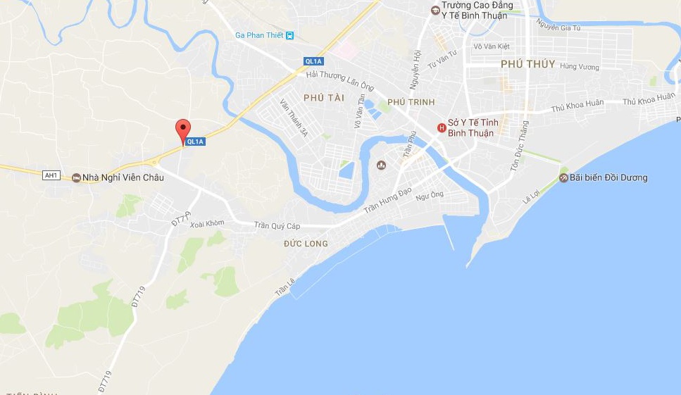 Tai xe ket trong cabin khi xe tai bi kep giua xa dau keo va giai phan cach anh 2