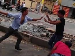 Nam thanh nien bi chem chet khi dang tinh tien o quan karaoke hinh anh