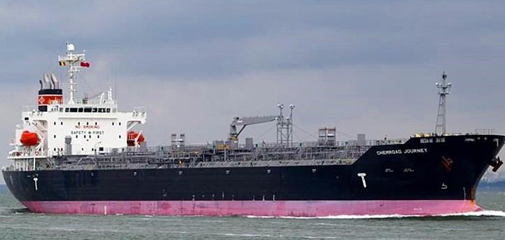 Tau 20.000 tan mac can gan dao Phu Quy, nguy co tran dau tren bien hinh anh