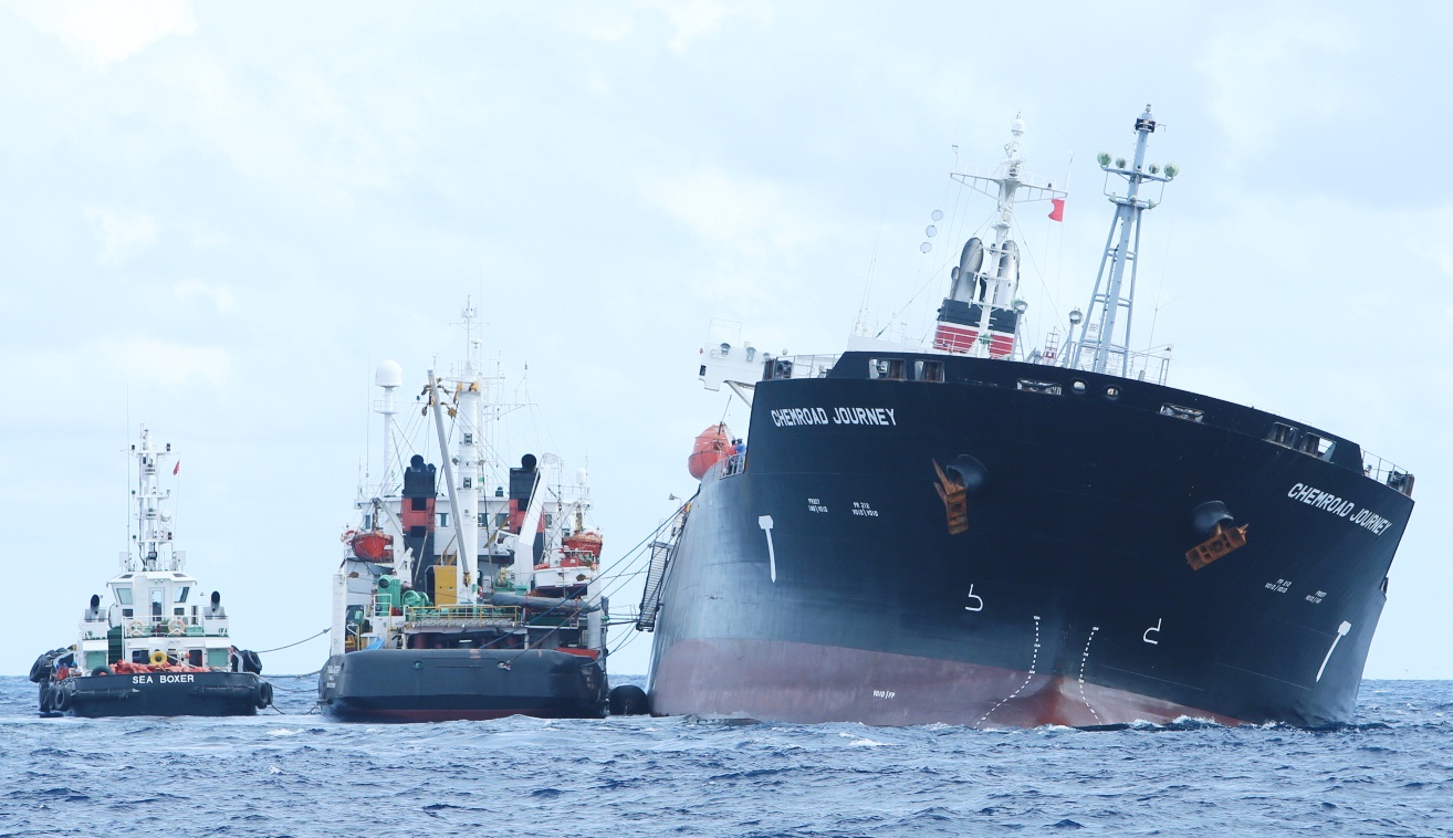 Trinh phuong an giai cuu tau cho 30.000 tan hoa chat mac can hinh anh