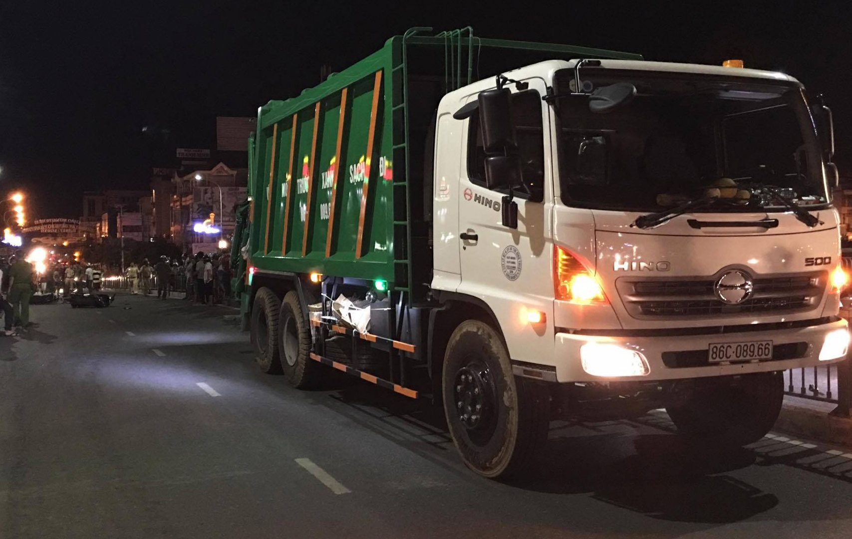 Nan nhan vu va cham xe may nga ra duong bi xe cho rac can tu vong hinh anh