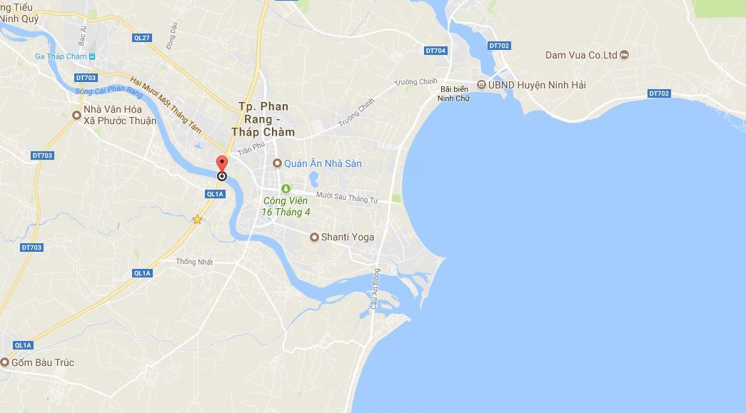 xe tai cho ga tong sap lan can cau lao xuong song dinh anh 3