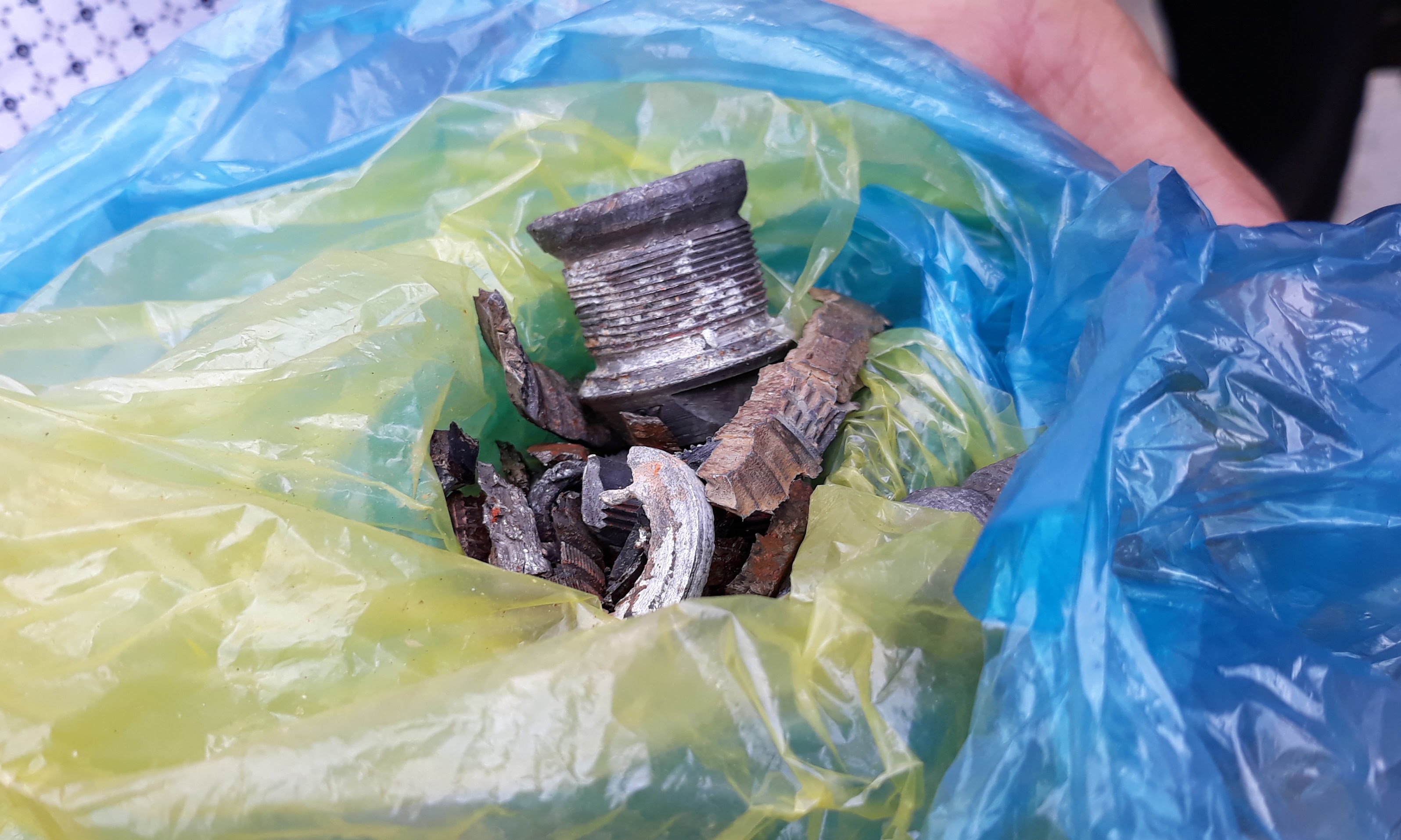 Nhieu nha dan bi hu hong nang sau tieng no vang troi hinh anh