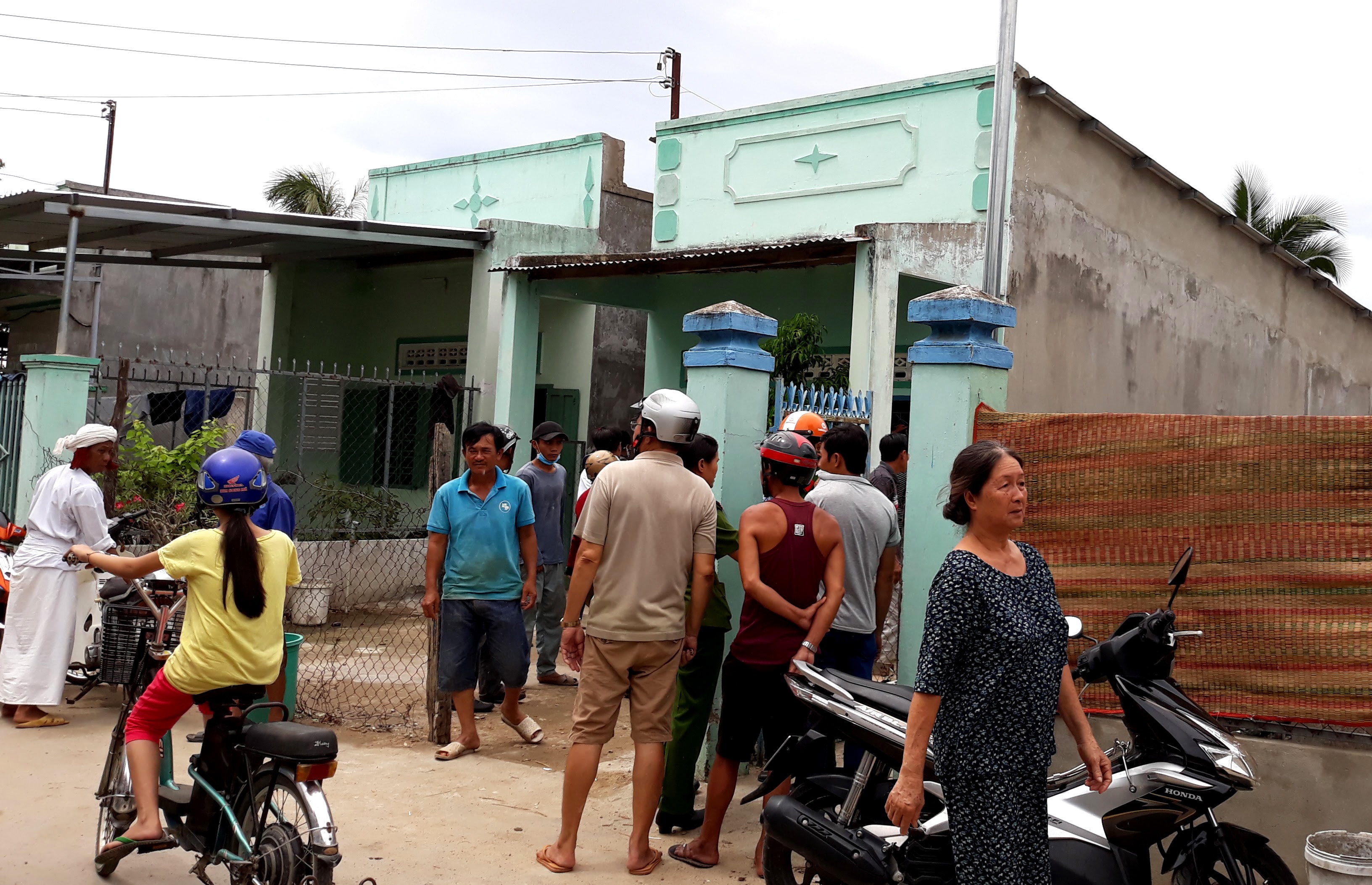 nhieu nha dan hu hong nang sau tieng no tren troi anh 8