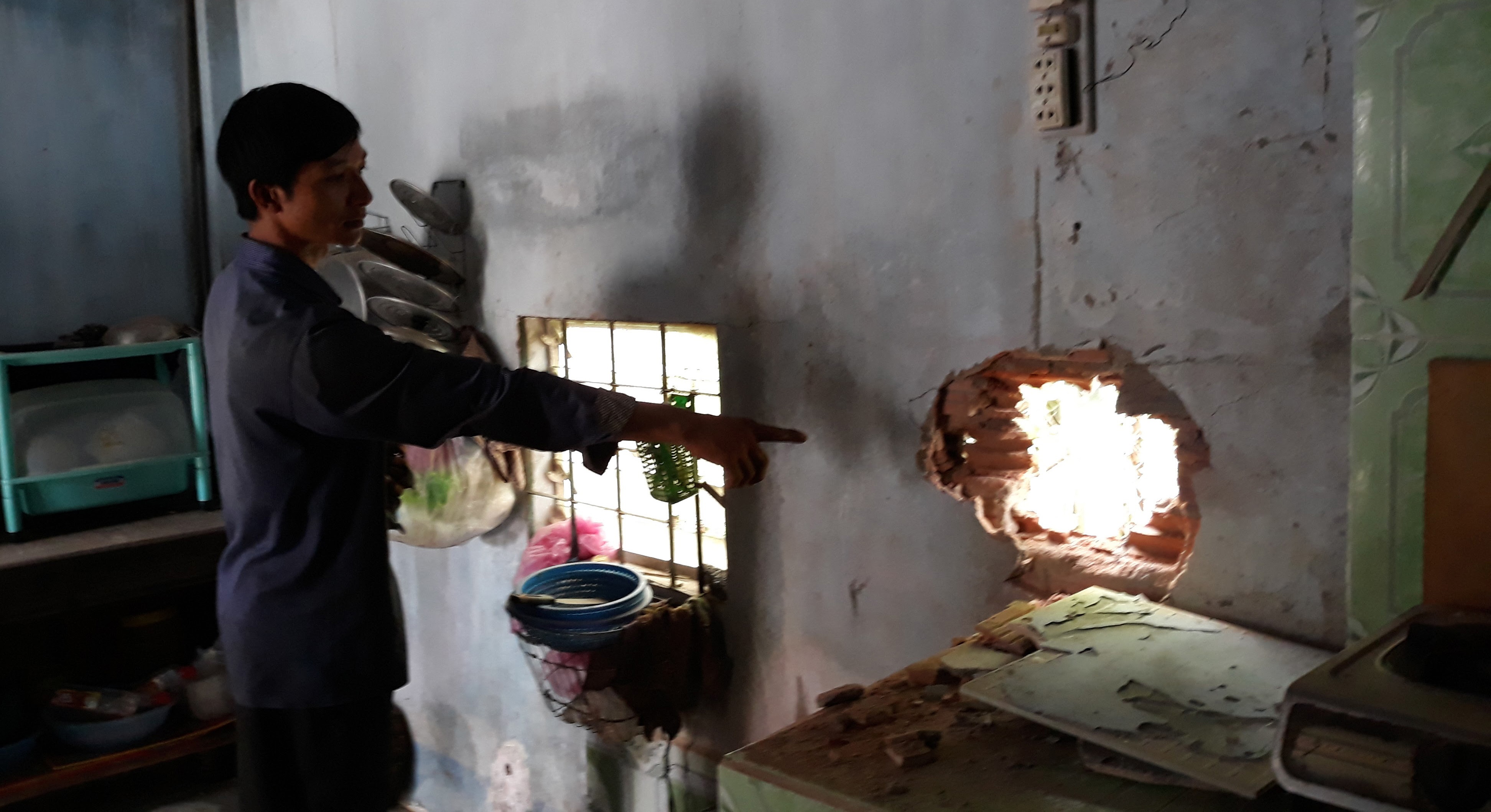 nhieu nha dan hu hong nang sau tieng no tren troi anh 5