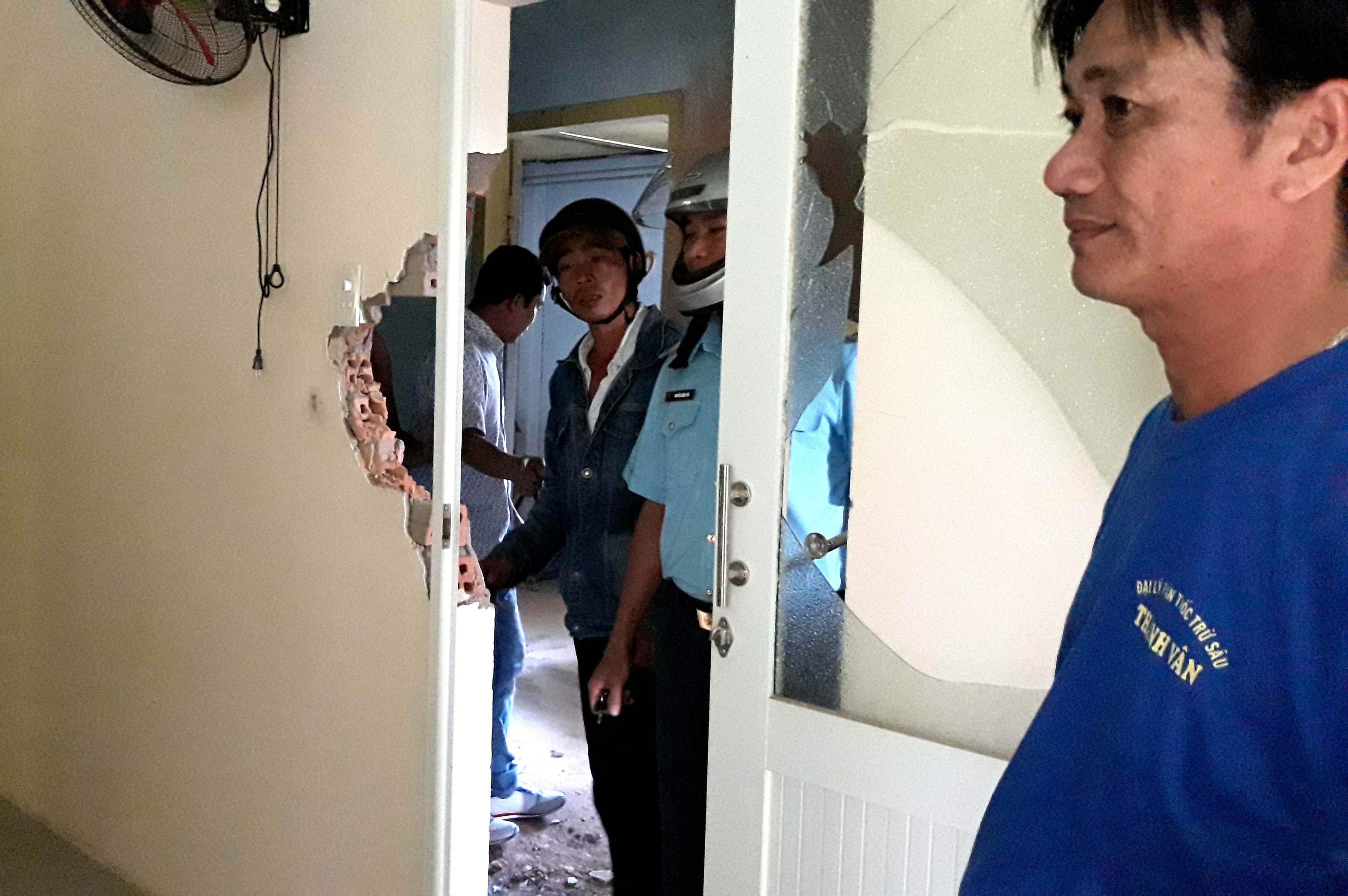 nhieu nha dan hu hong nang sau tieng no tren troi anh 2