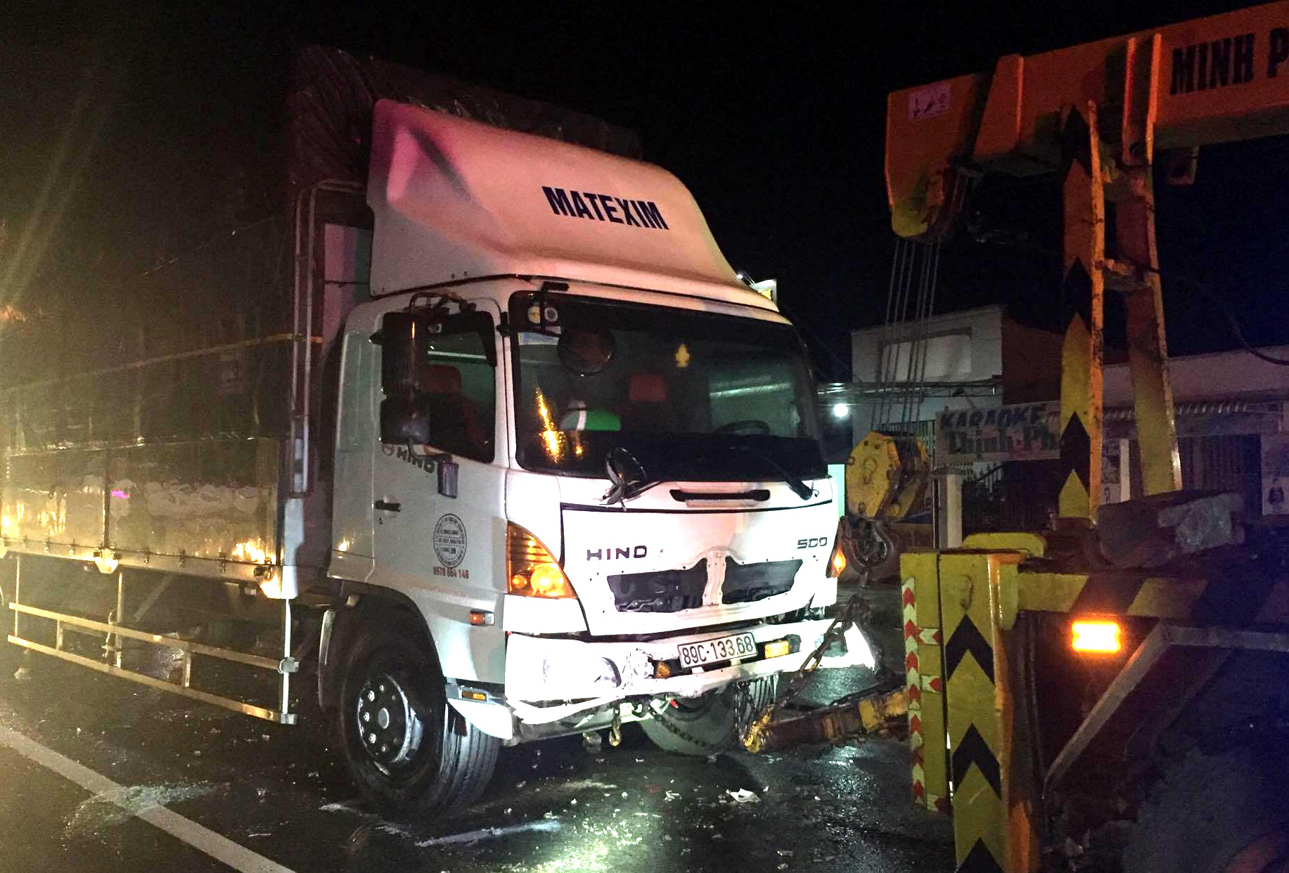 xe chở cán bộ công an bình thuận bị tai nạn, 2 cán bộ tử vong ảnh 2 xe cho can bo cong an binh thuan bi tai nan, 2 can bo tu vong anh 2