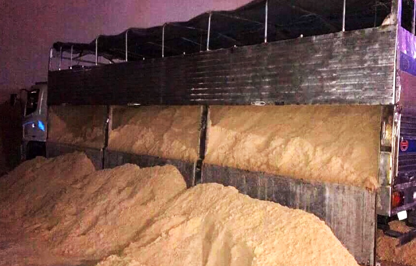 Do cat lau vao bai de doi pho thanh tra giao thong hinh anh