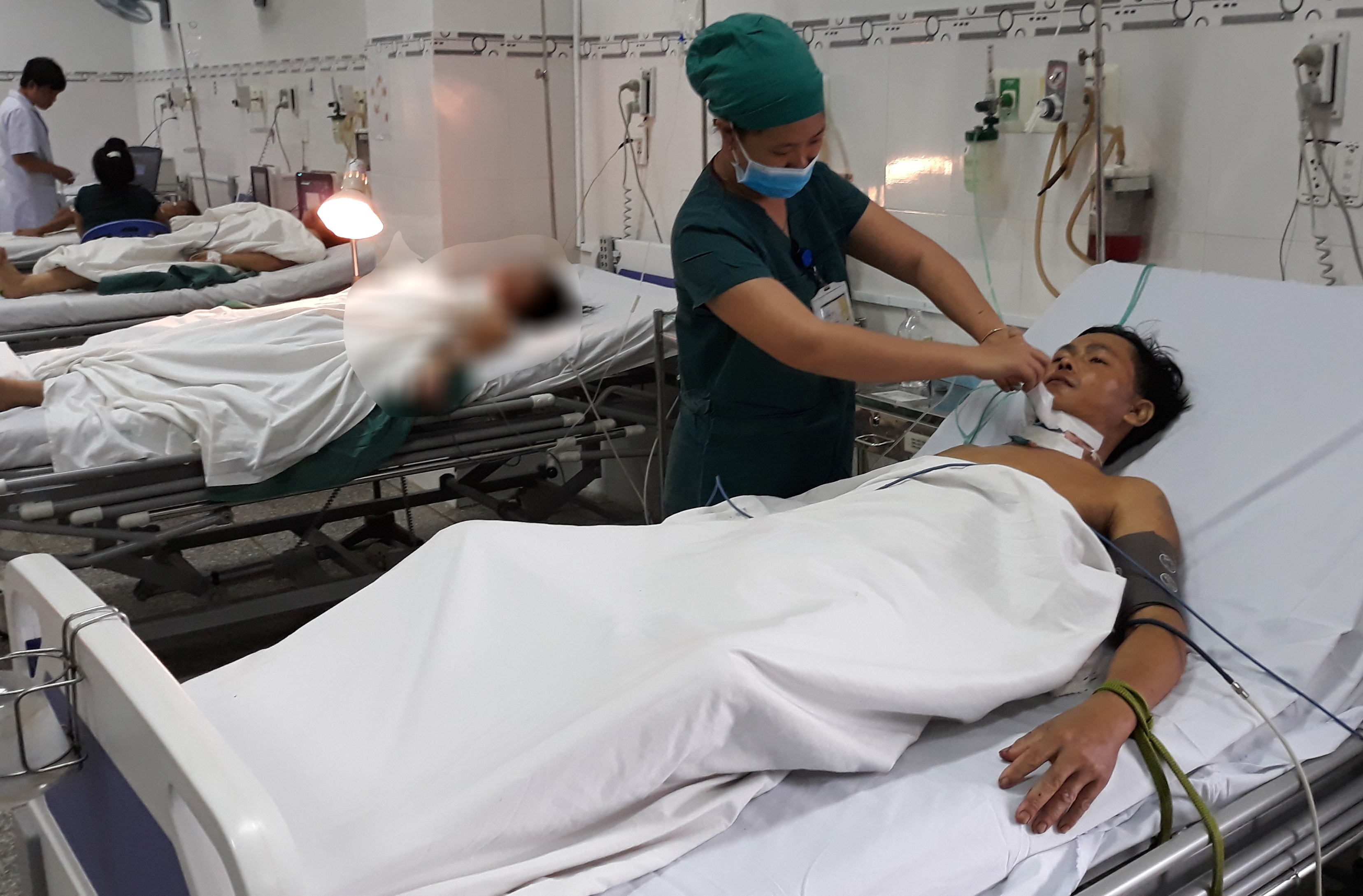 nghi án chồng đâm chết vợ rồi cắt cổ tự tử giữa đêm ảnh 1 nghi an chong dam chet vo roi cat co tu tu giua dem anh 1