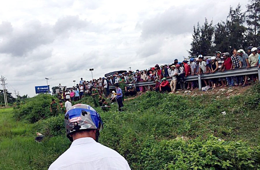 phát hiện thi thể người phụ nữ bên quốc lộ ảnh 1 phat hien thi the nguoi phu nu ben quoc lo anh 1