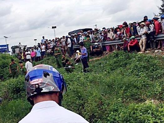 Nguoi phu nu 63 tuoi tu vong duoi chan cau ven quoc lo hinh anh