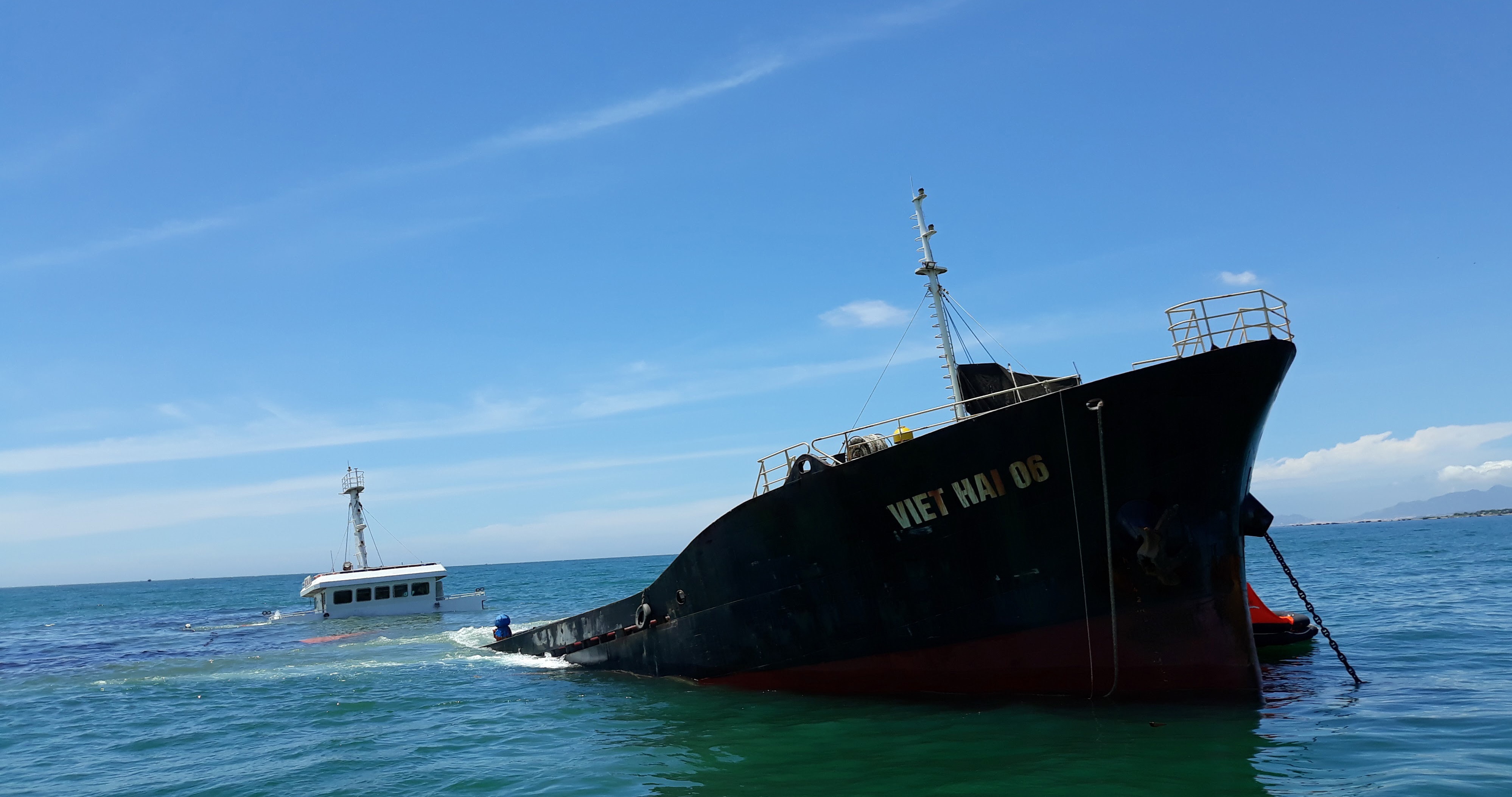 Ninh Thuận đề nghị khẩn trương hỗ trợ ứng cứu sự cố tràn dầu ảnh 1 Ninh Thuan de nghi khan truong ho tro ung cuu su co tran dau anh 1