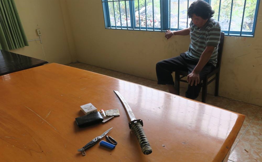 con nghien cam kiem di xin tien anh 1