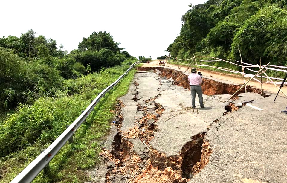 cấm lưu thông quốc lộ 28B do sạt lở ảnh 1 cam luu thong quoc lo 28B do sat lo anh 1