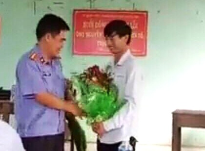 Xin loi cong khai thanh nien bi bat oan 67 ngay hinh anh