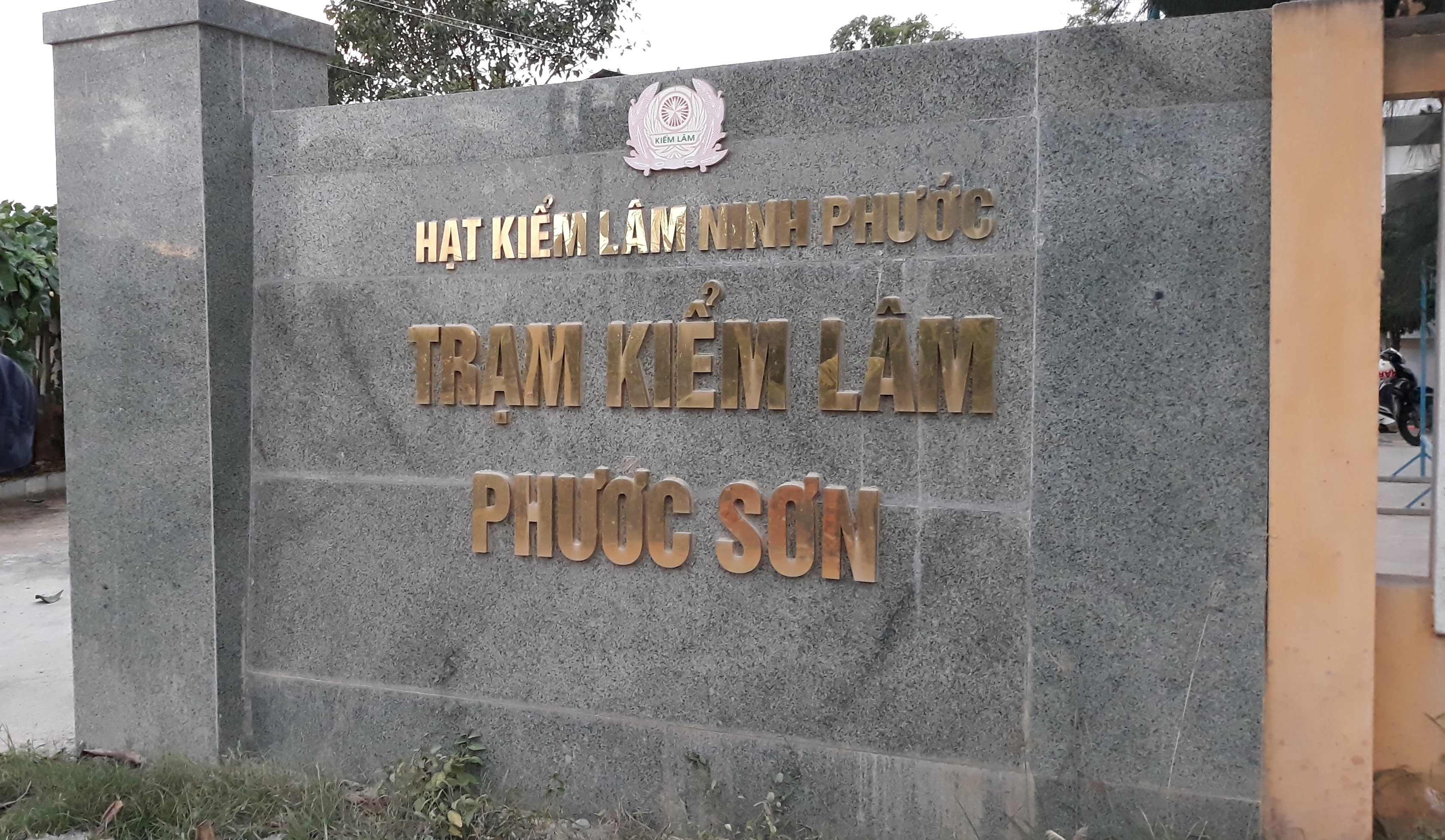 Kiem lam no 4 phat sung khi xo xat voi dan hinh anh