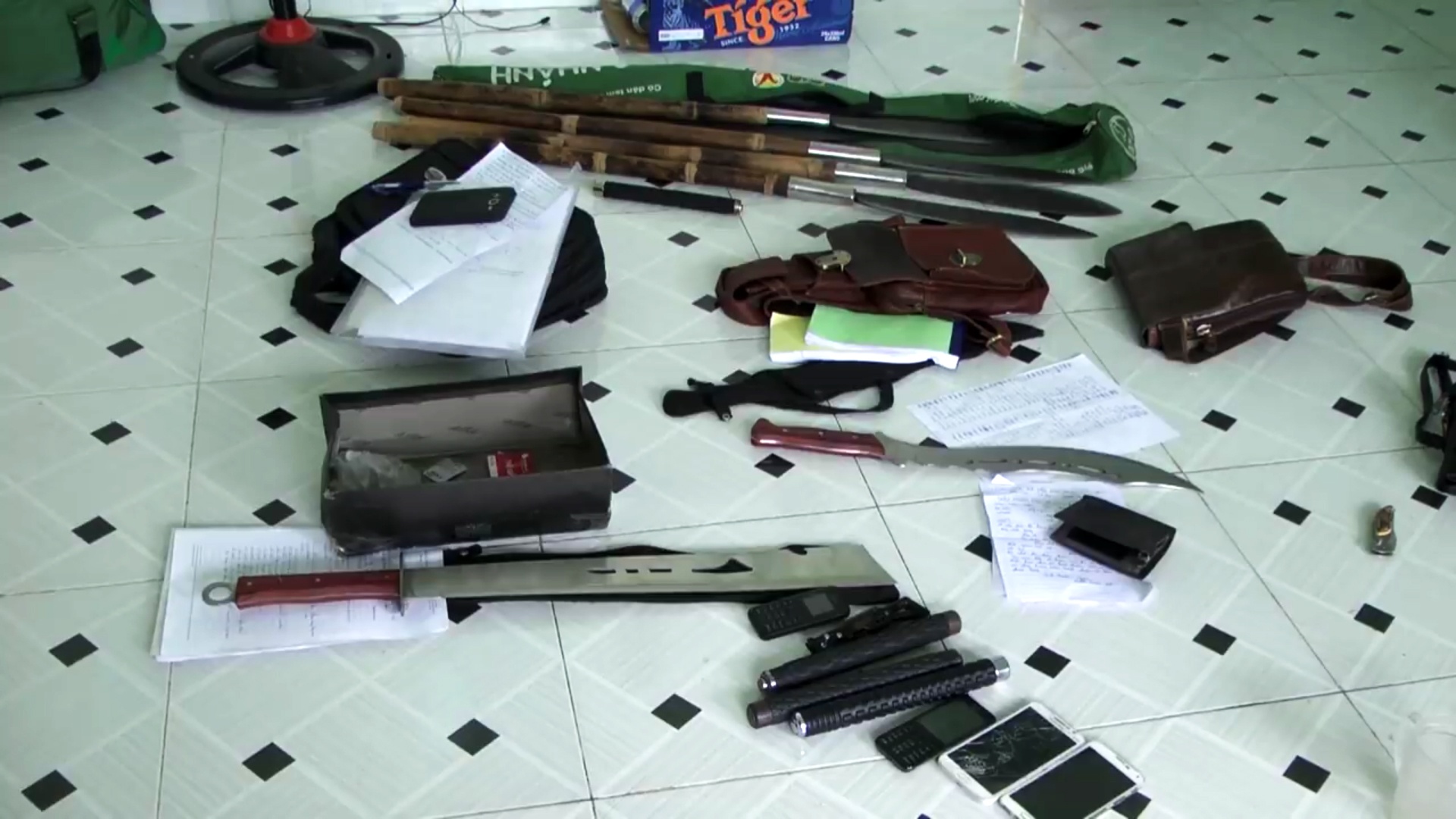 khoi to ke cho vay nang lai anh 2