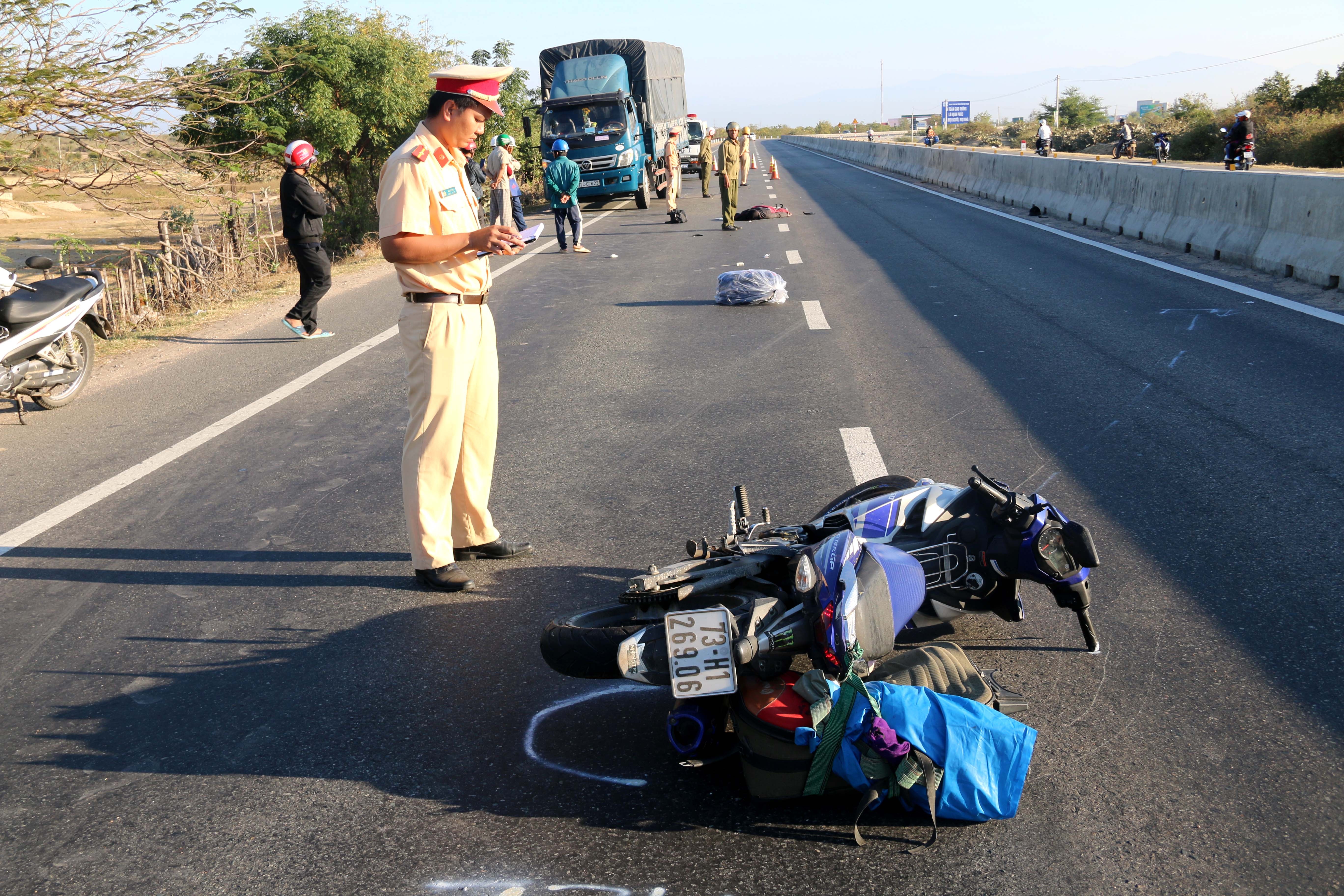 Nam thanh nien 25 tuoi tu vong tren duong vao Sai Gon lam viec hinh anh