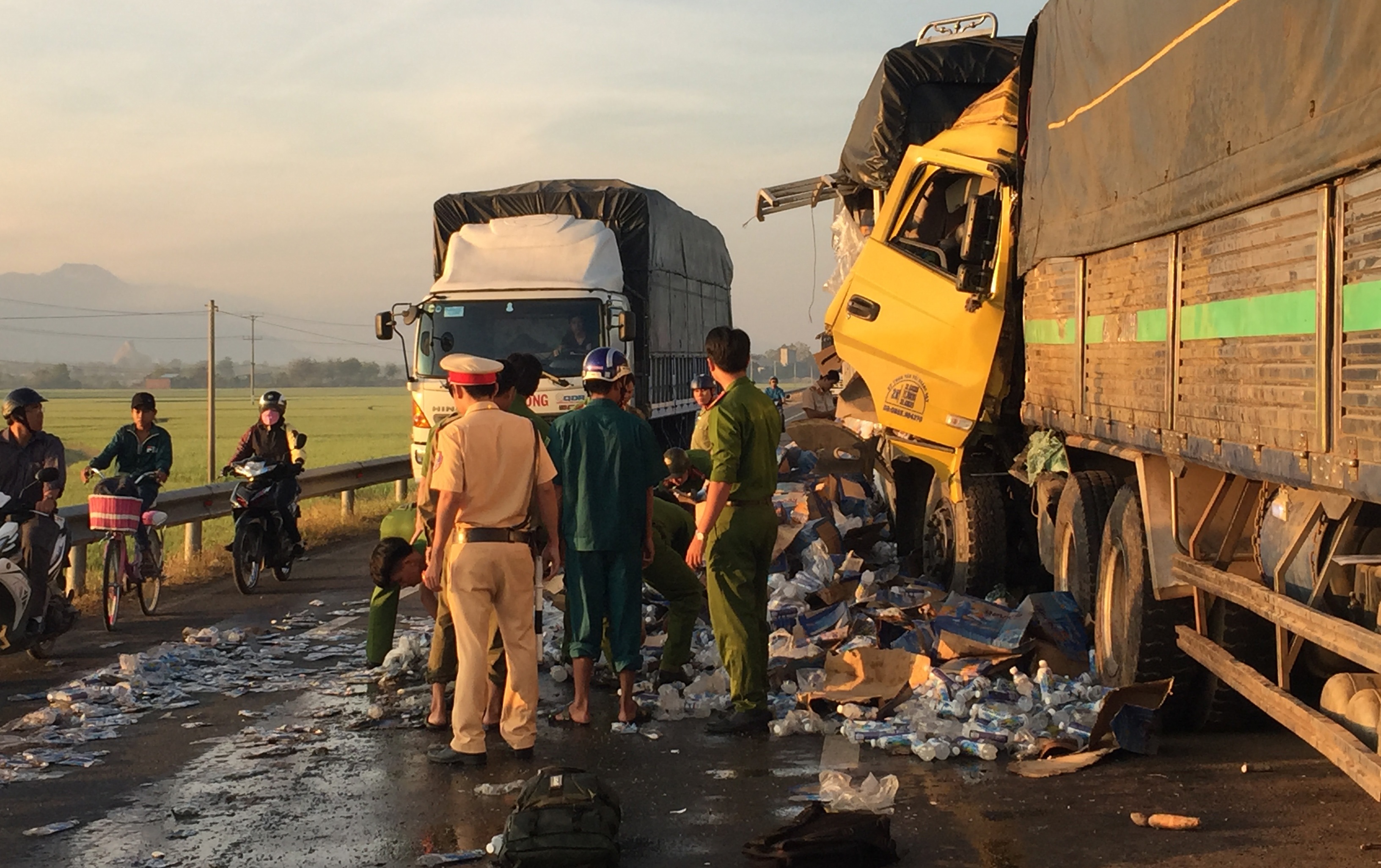 tai xe tu vong khi dam vao duoi xe tai anh 2