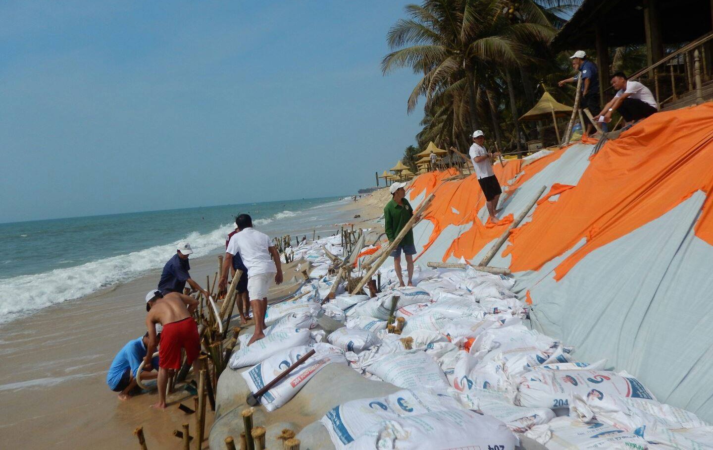 du khach nuoc ngoai suyt chet duoi o mui ne anh 2