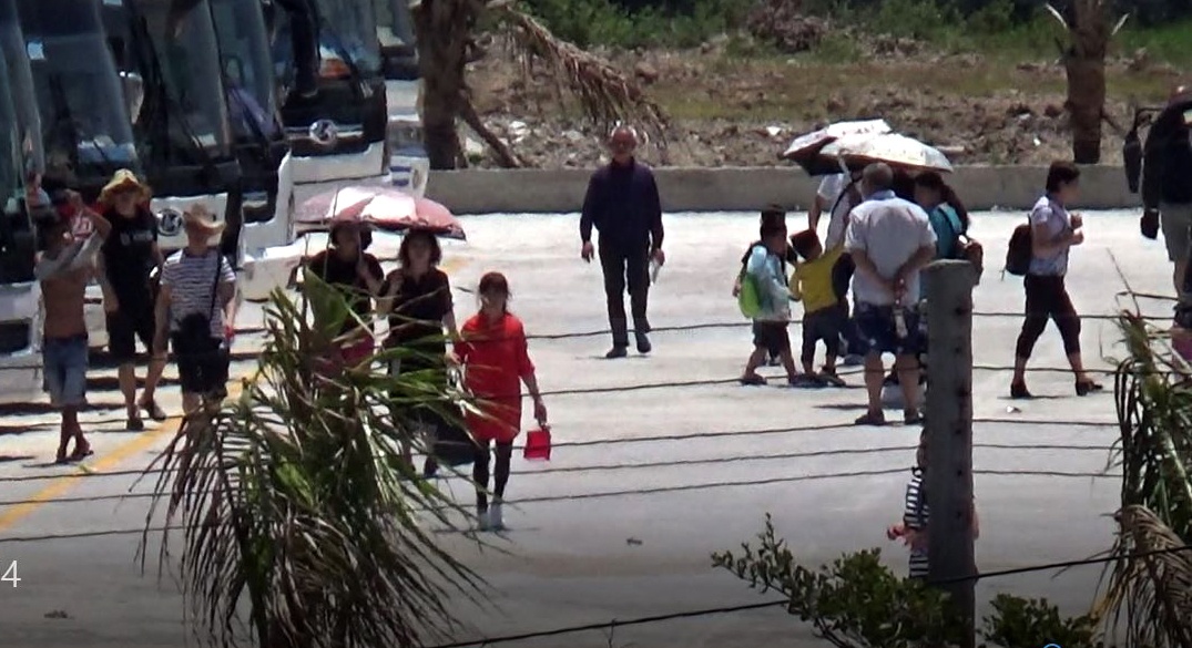 Cong ty nem don hang tram khach Trung Quoc trai phep moi ngay hinh anh