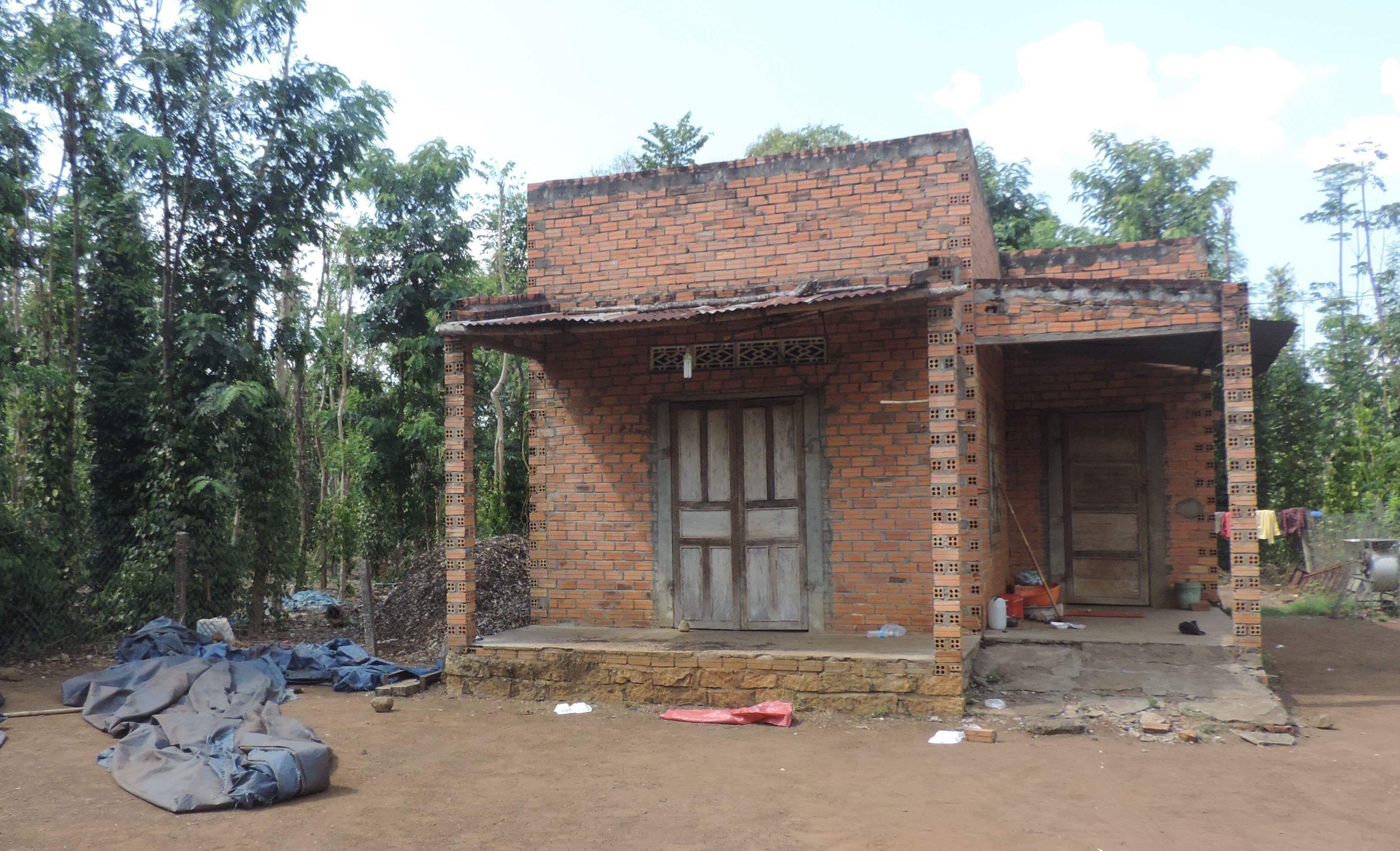 Chu vuon tieu khai nhan dung rua chem chet vo roi tu sat hinh anh