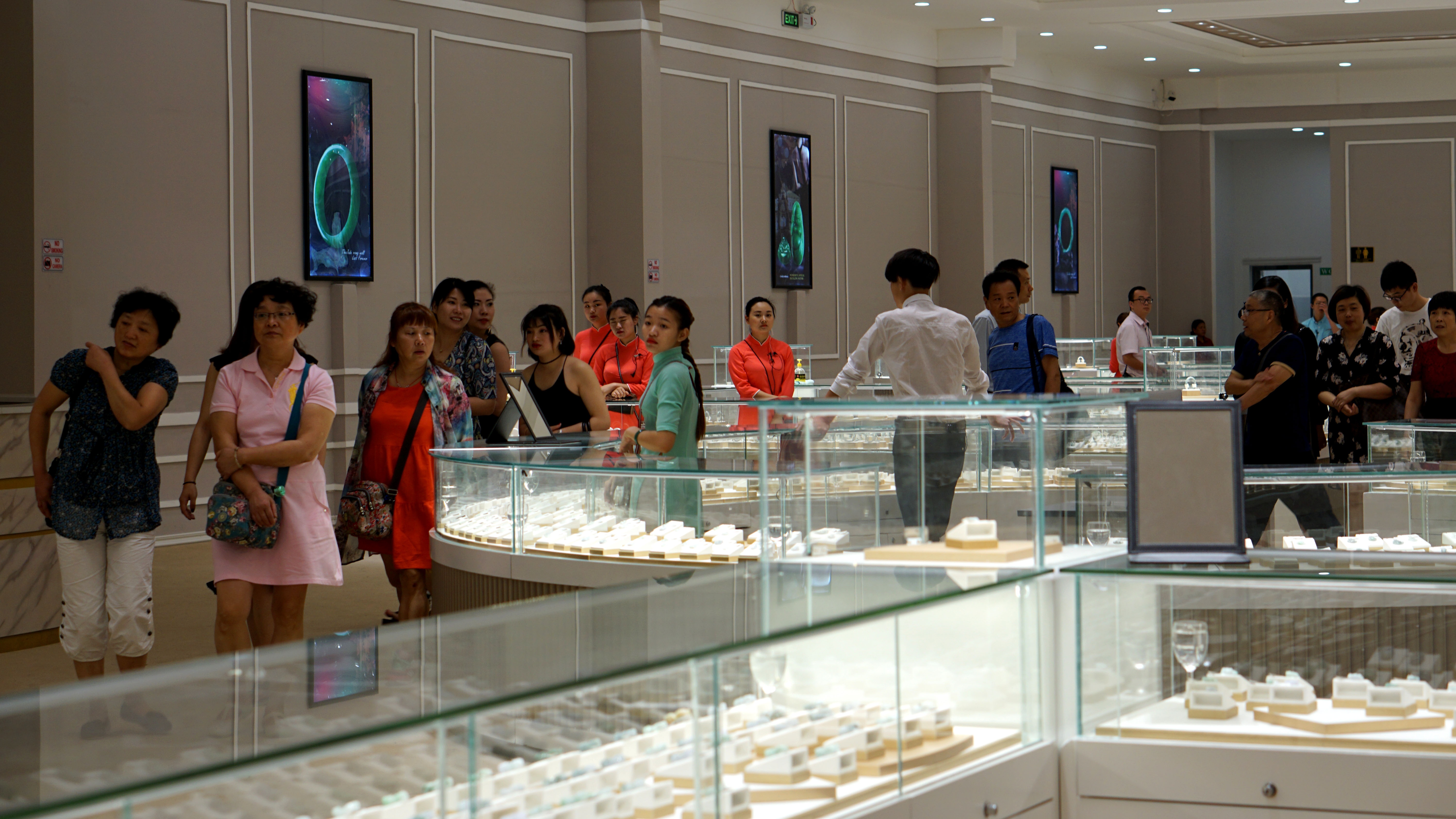 Don khach Trung Quoc trai phep anh 1