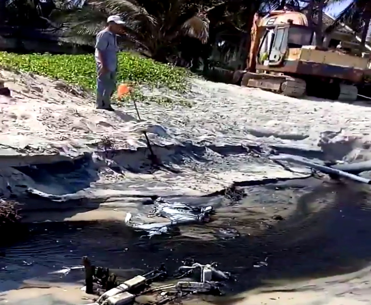 Khach Tay buc xuc vi nuoc den ngom, hoi thoi xa ra bien Mui Ne hinh anh