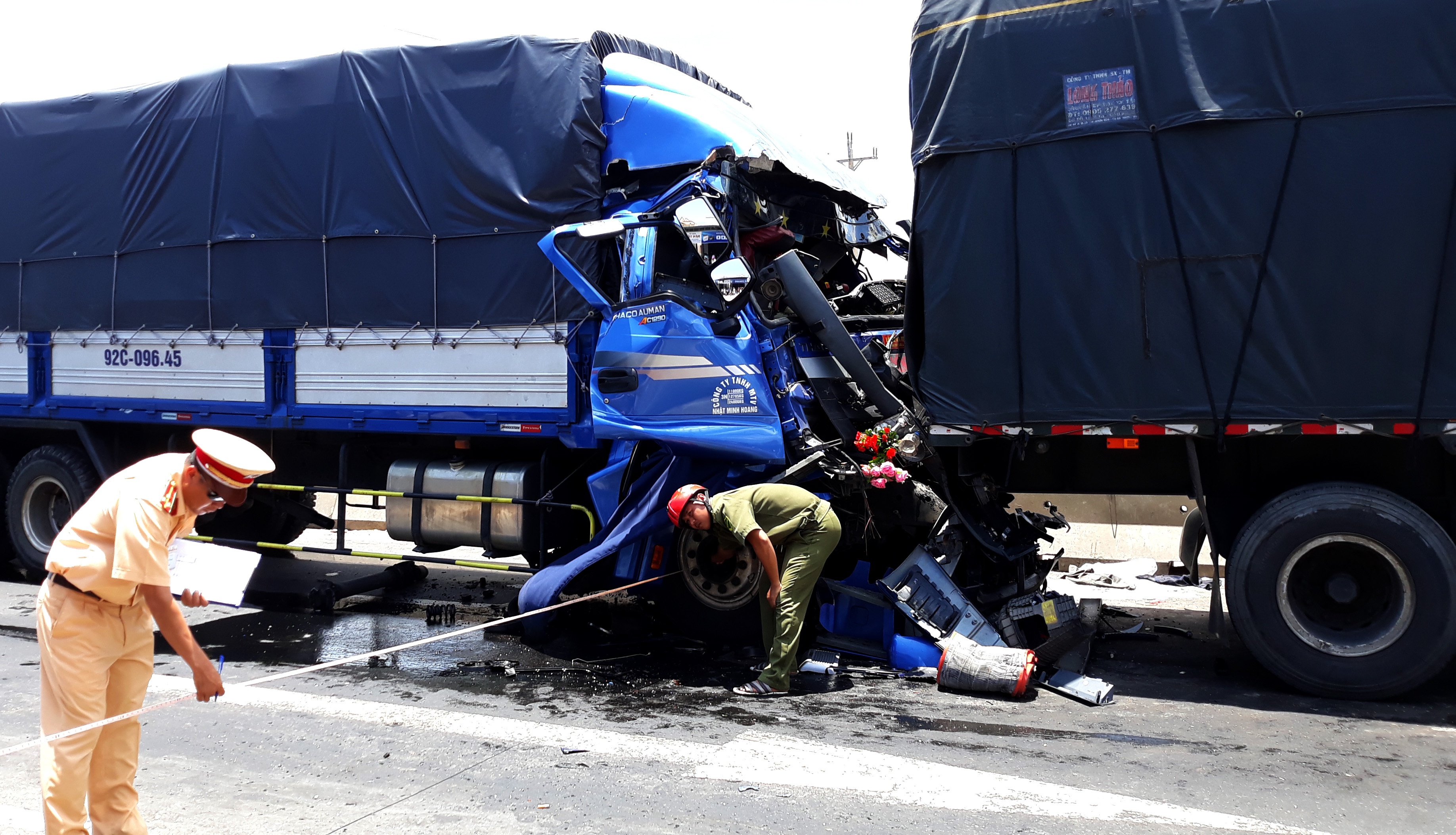 tài xế tử vong trong cabin xe tải ảnh 1 tai xe tu vong trong cabin xe tai anh 1