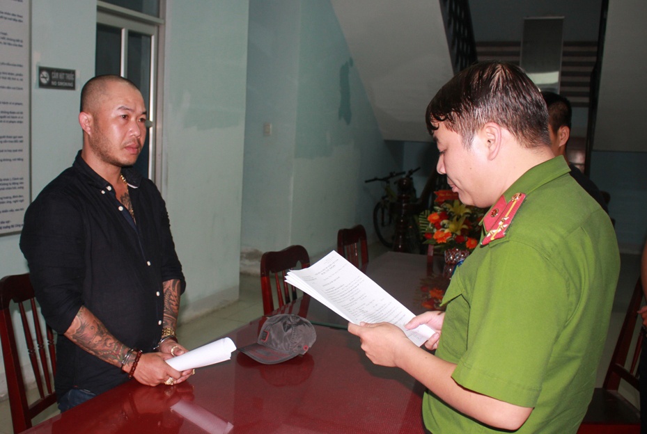 Bang cho vay nang lai bat giu nguoi sa luoi hinh anh