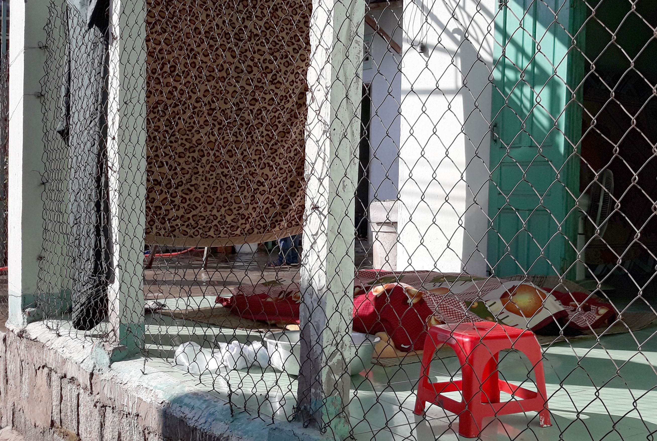 Thanh nien nghi tam than danh chet me va ba noi hinh anh