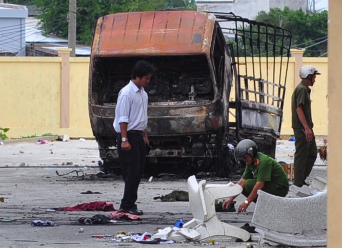 Khoi to vu gay roi, pha tru so cong quyen tai Binh Thuan hinh anh